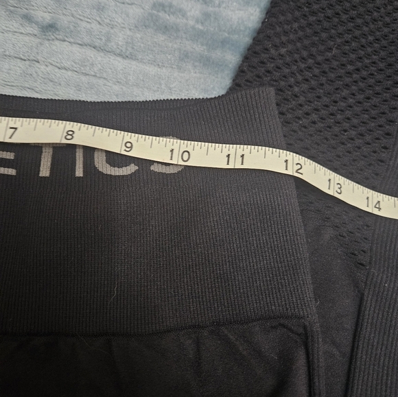 Fabletics high rise black leggings! - Picture 3 of 5